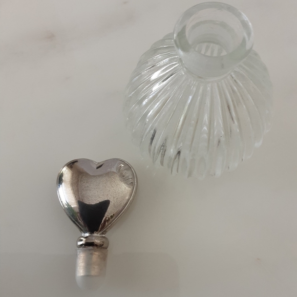 VTG Heart Shaped Silver Plated Ribbed Lead Crystal Perfume Bottle - Picture 3 of 7